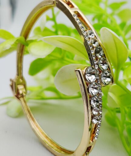 Radiant Elegance Adjustable Crystal Bracelet – | Best Quality Artificial Bracelet For Girls & Women | Imported Glamour for Every Occasion | Elegant Design